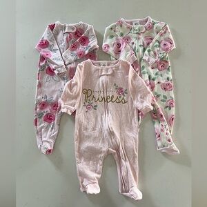 Gerber girls set of 3 footed bodysuits/ pajamas, size 0-3 months